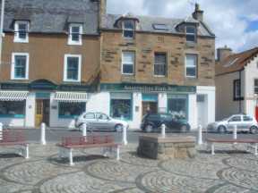 easy feasts in anstruther - Fish and chip shop